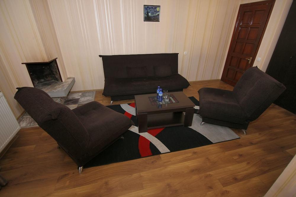 Hotel Well Inn Тбилиси Екстериор снимка