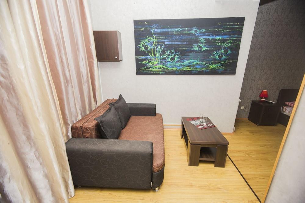 Hotel Well Inn Тбилиси Екстериор снимка