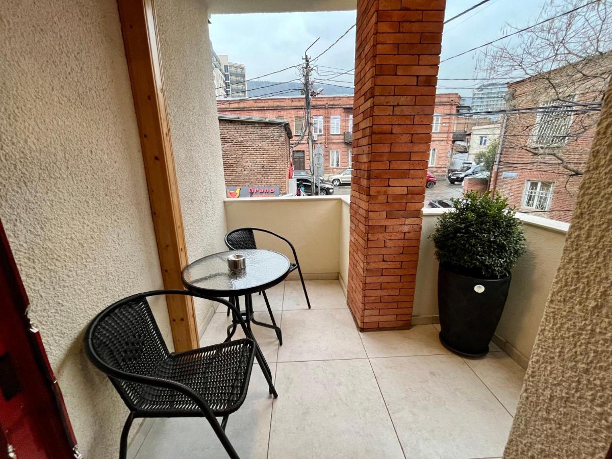 Hotel Well Inn Тбилиси Екстериор снимка