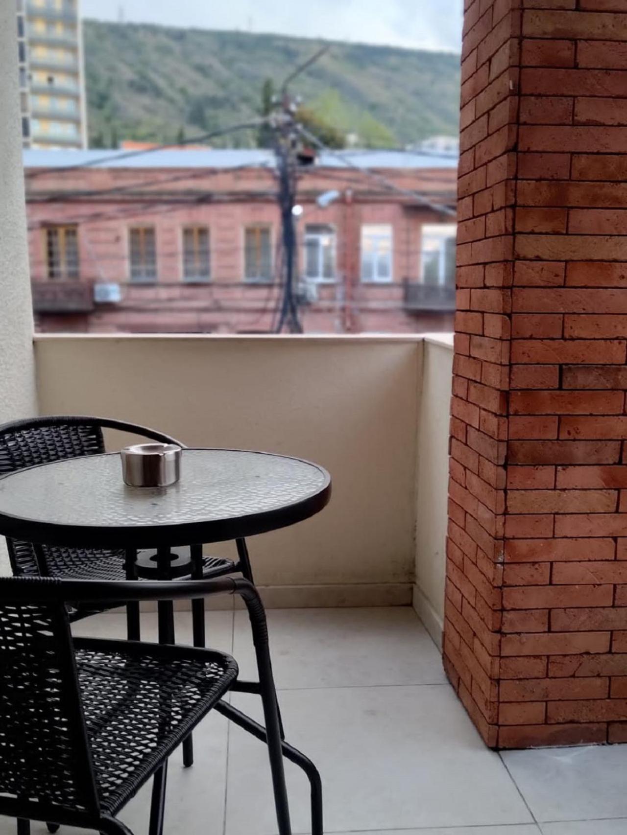 Hotel Well Inn Тбилиси Екстериор снимка