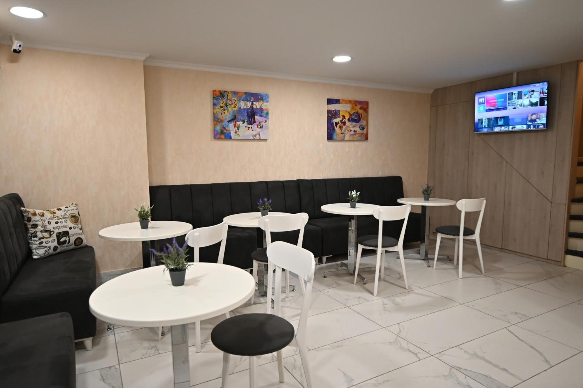 Hotel Well Inn Тбилиси Екстериор снимка