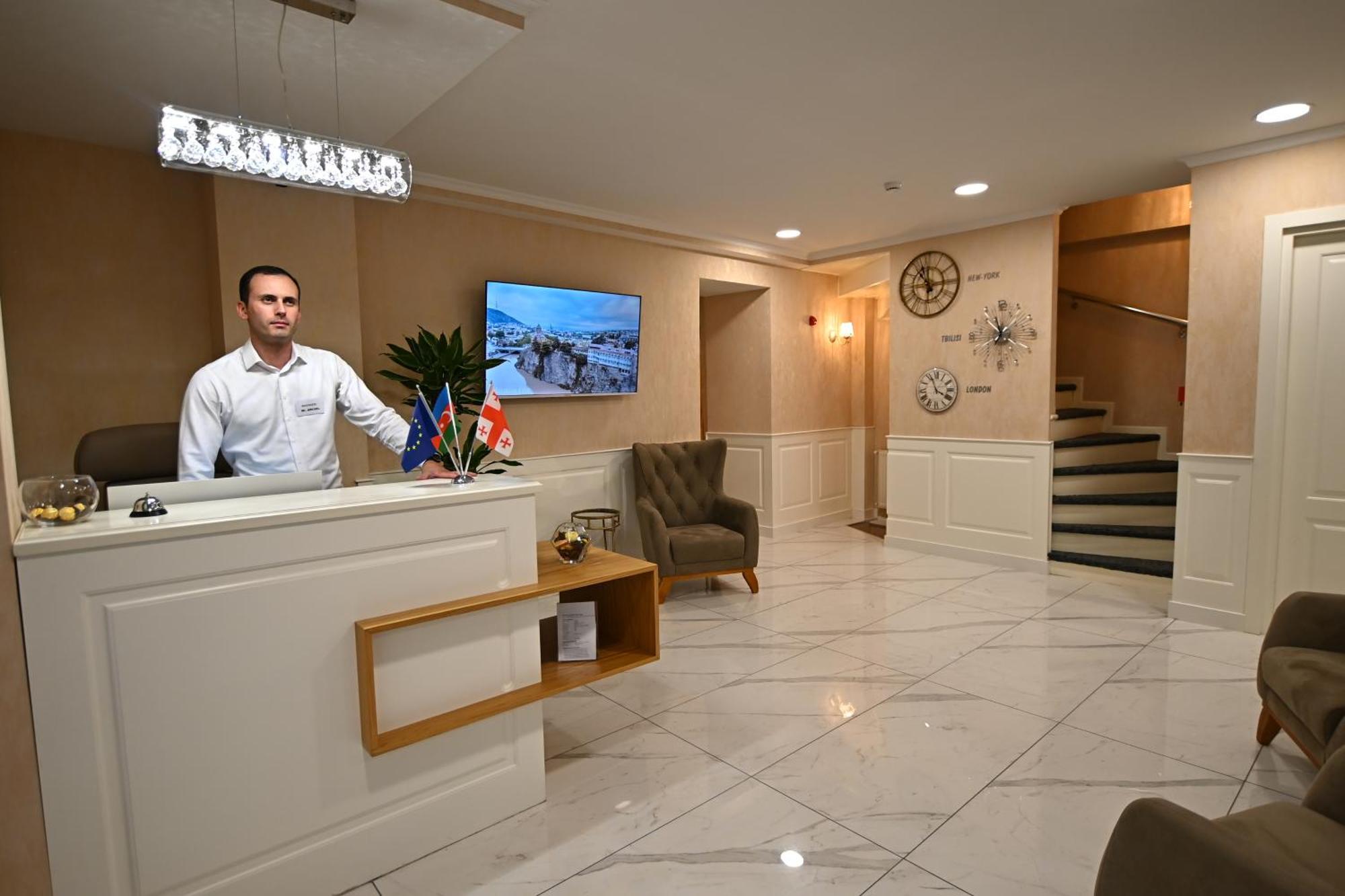 Hotel Well Inn Тбилиси Екстериор снимка