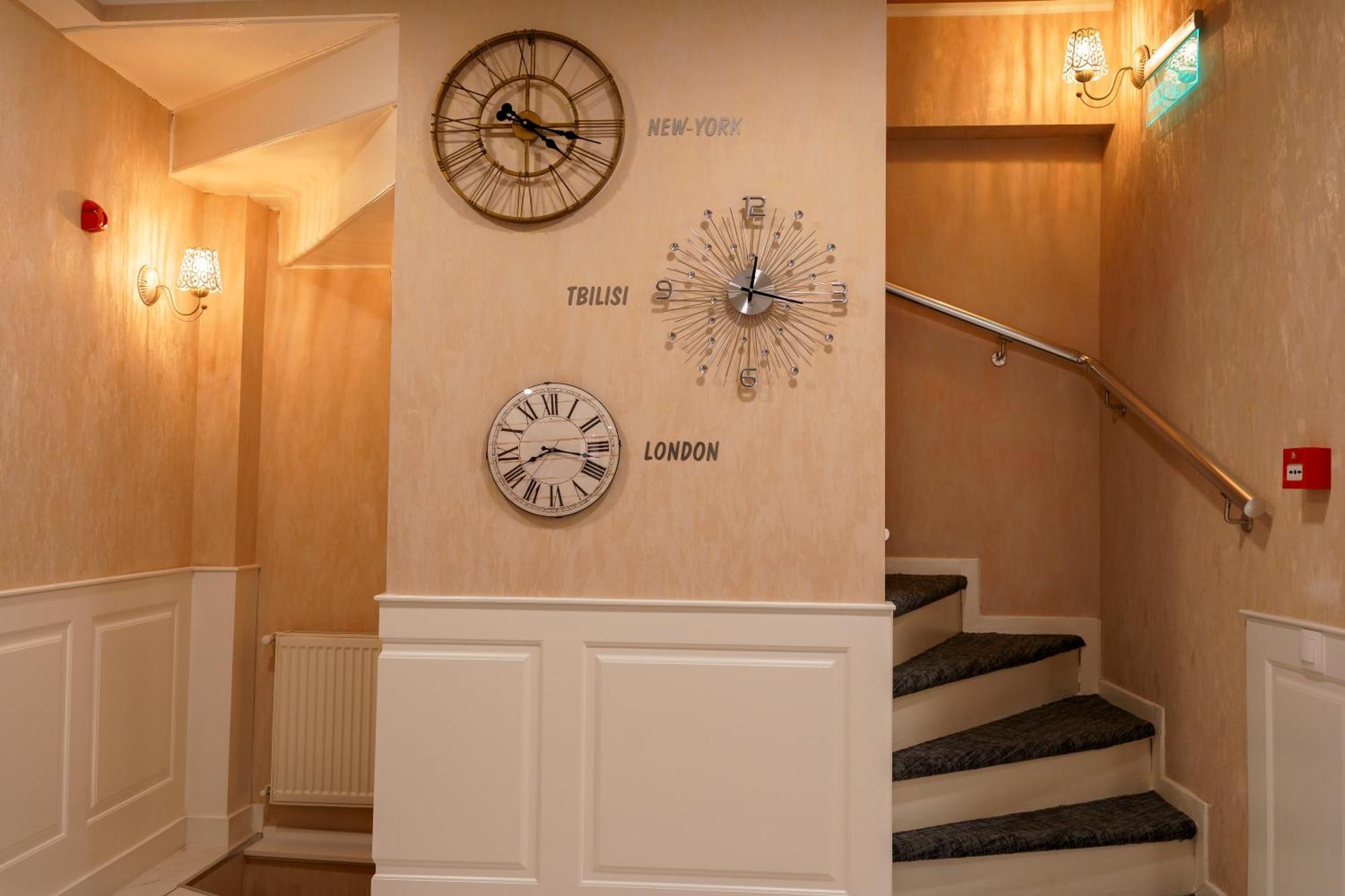 Hotel Well Inn Тбилиси Екстериор снимка