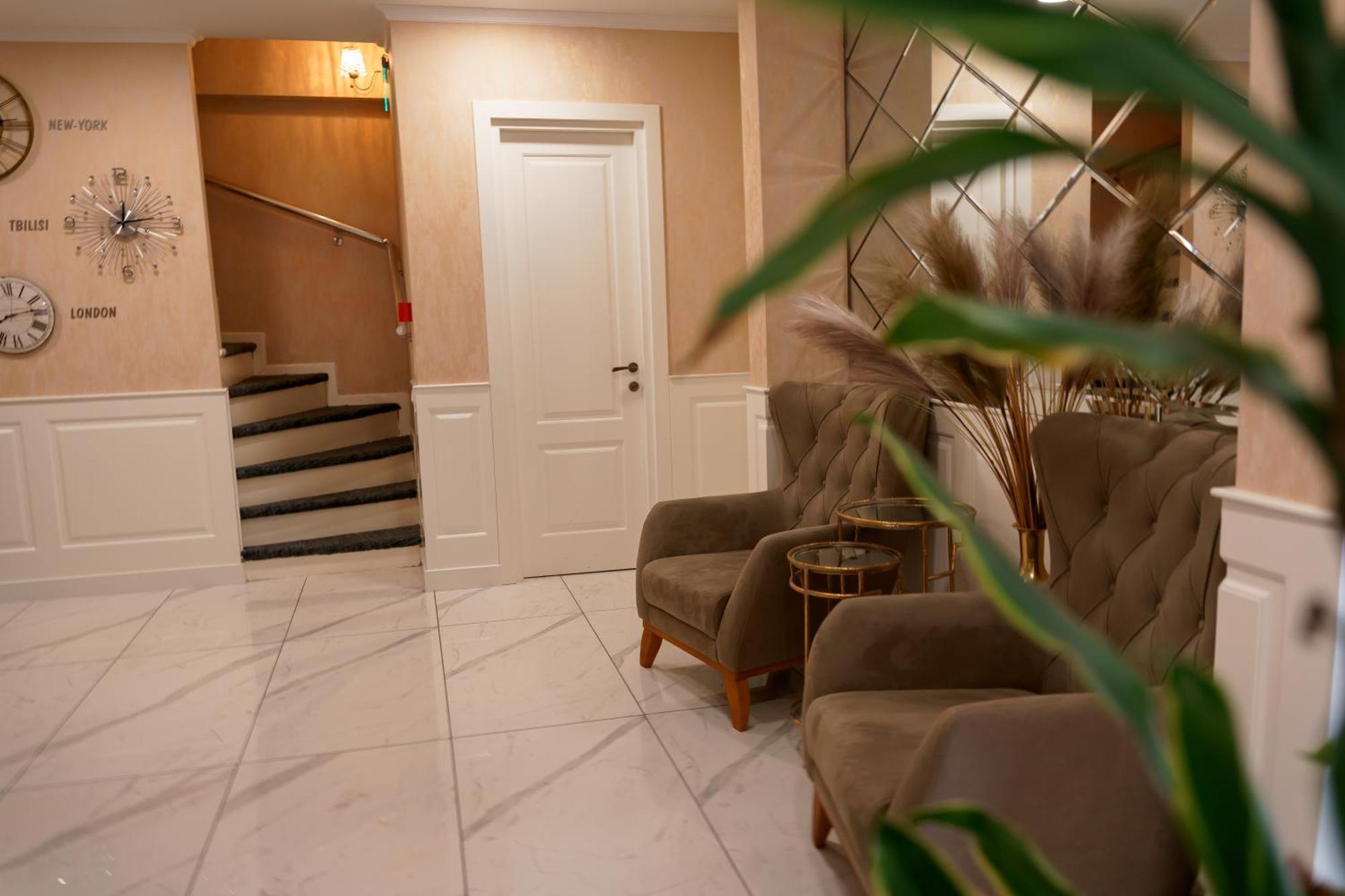 Hotel Well Inn Тбилиси Екстериор снимка