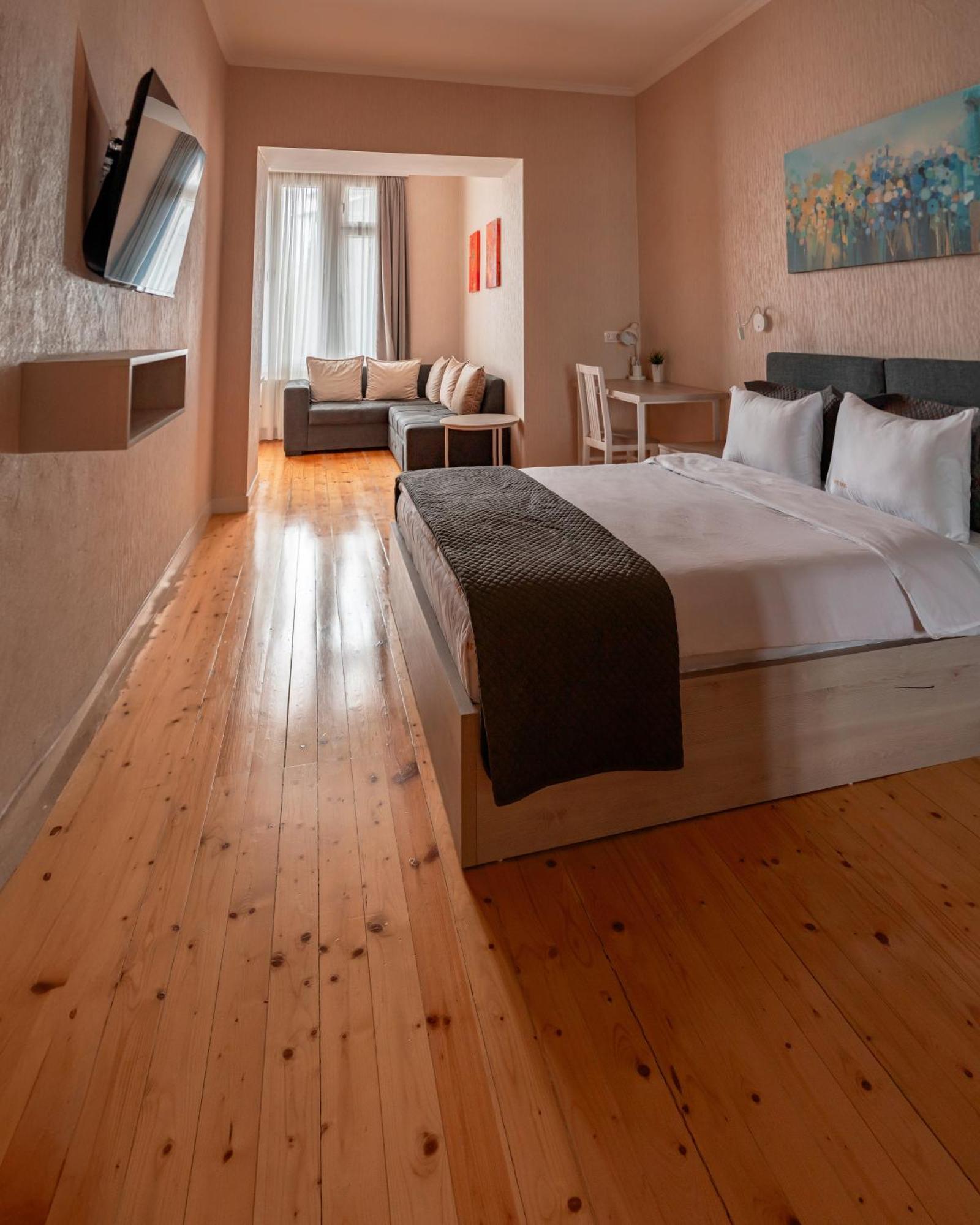 Hotel Well Inn Тбилиси Екстериор снимка