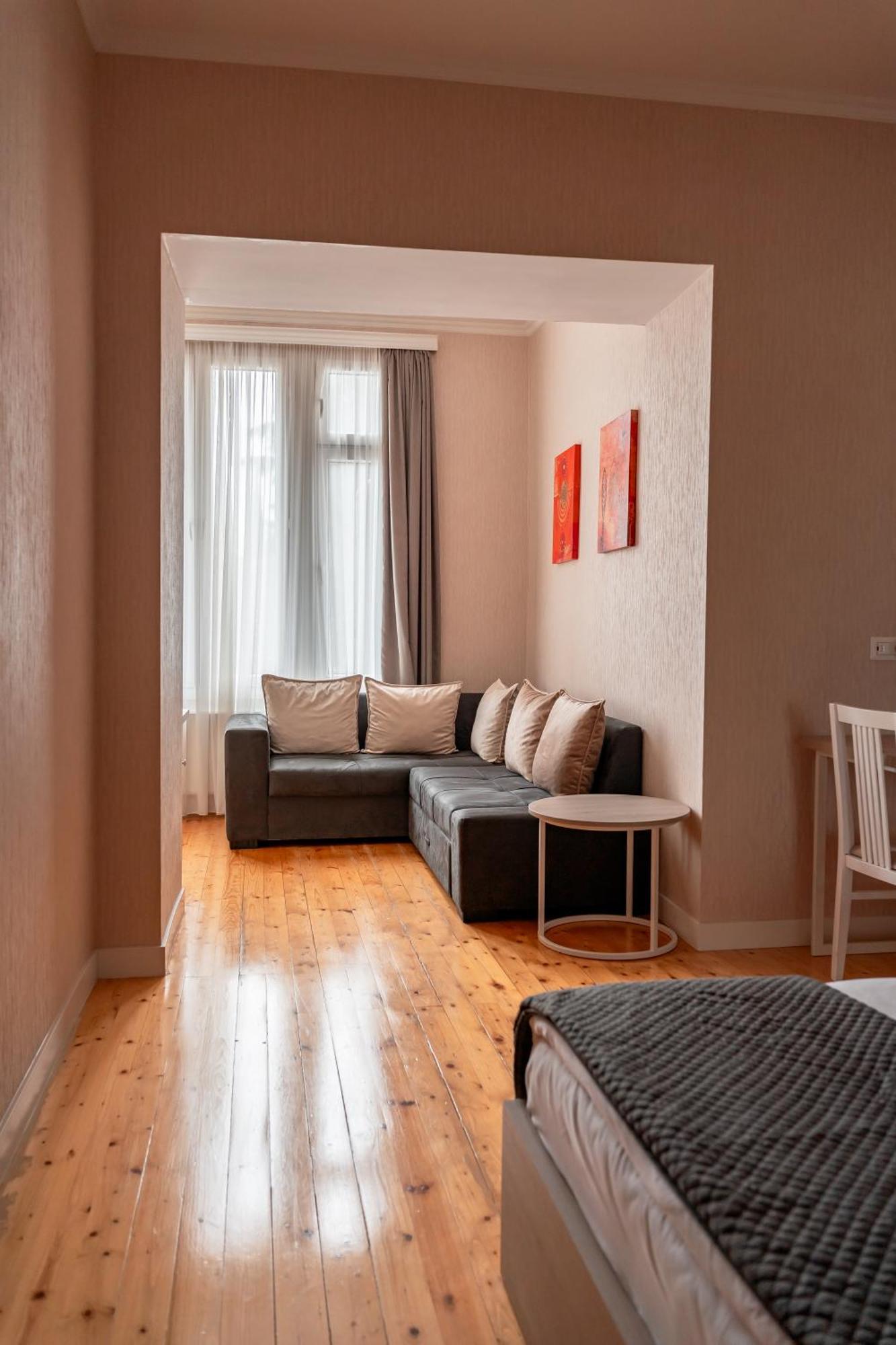 Hotel Well Inn Тбилиси Екстериор снимка