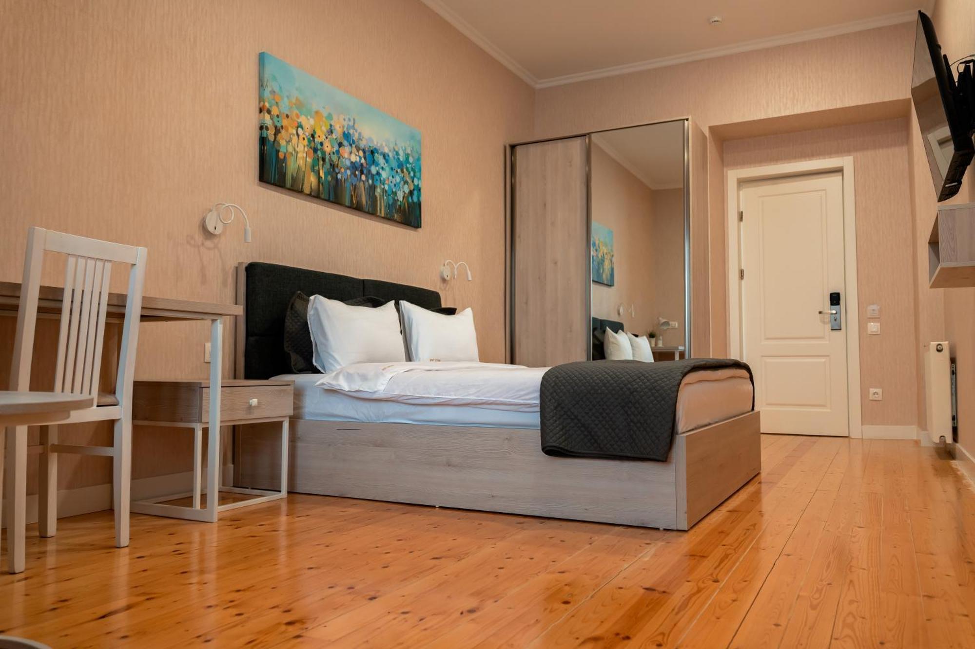Hotel Well Inn Тбилиси Екстериор снимка