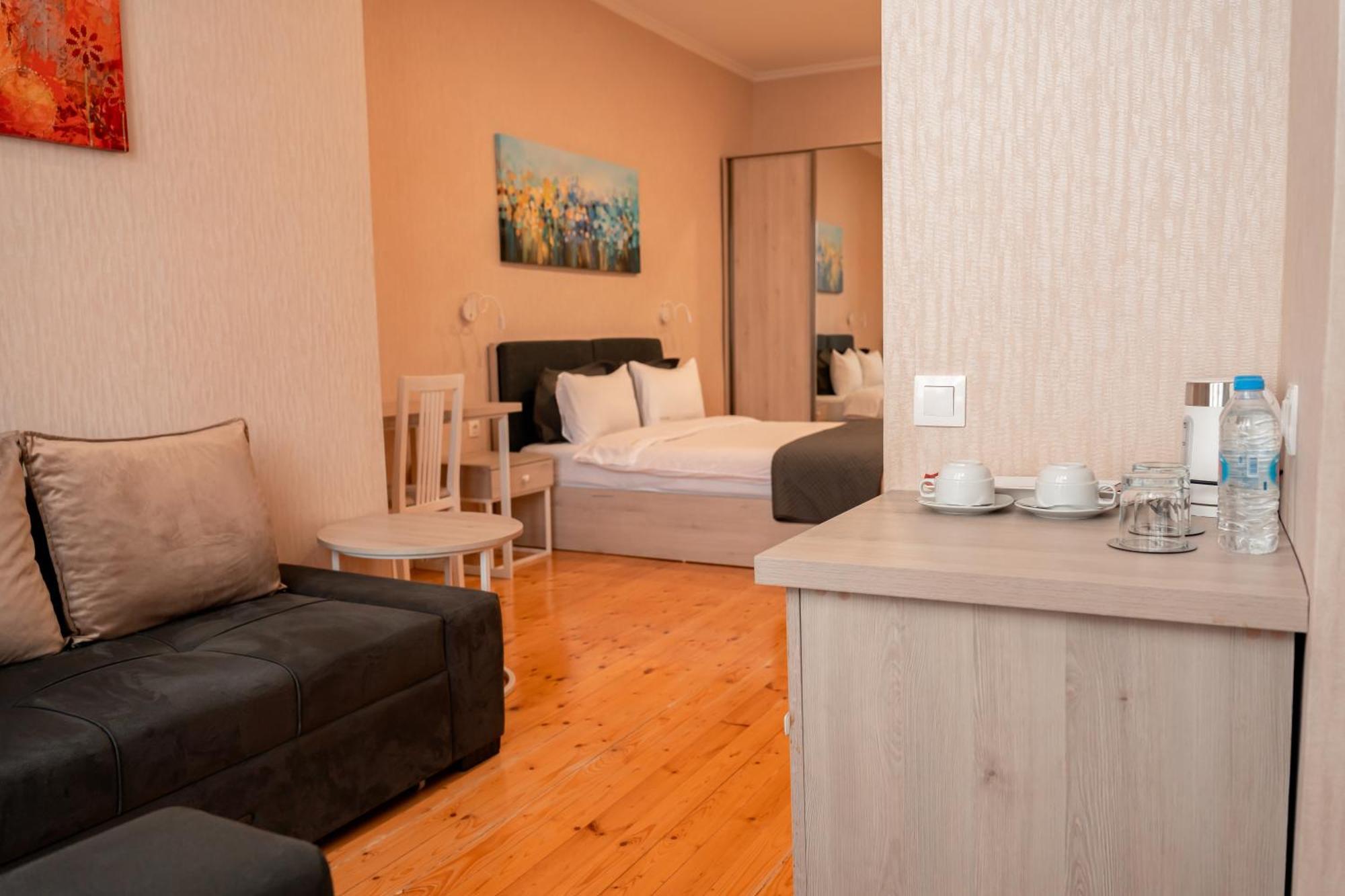 Hotel Well Inn Тбилиси Екстериор снимка