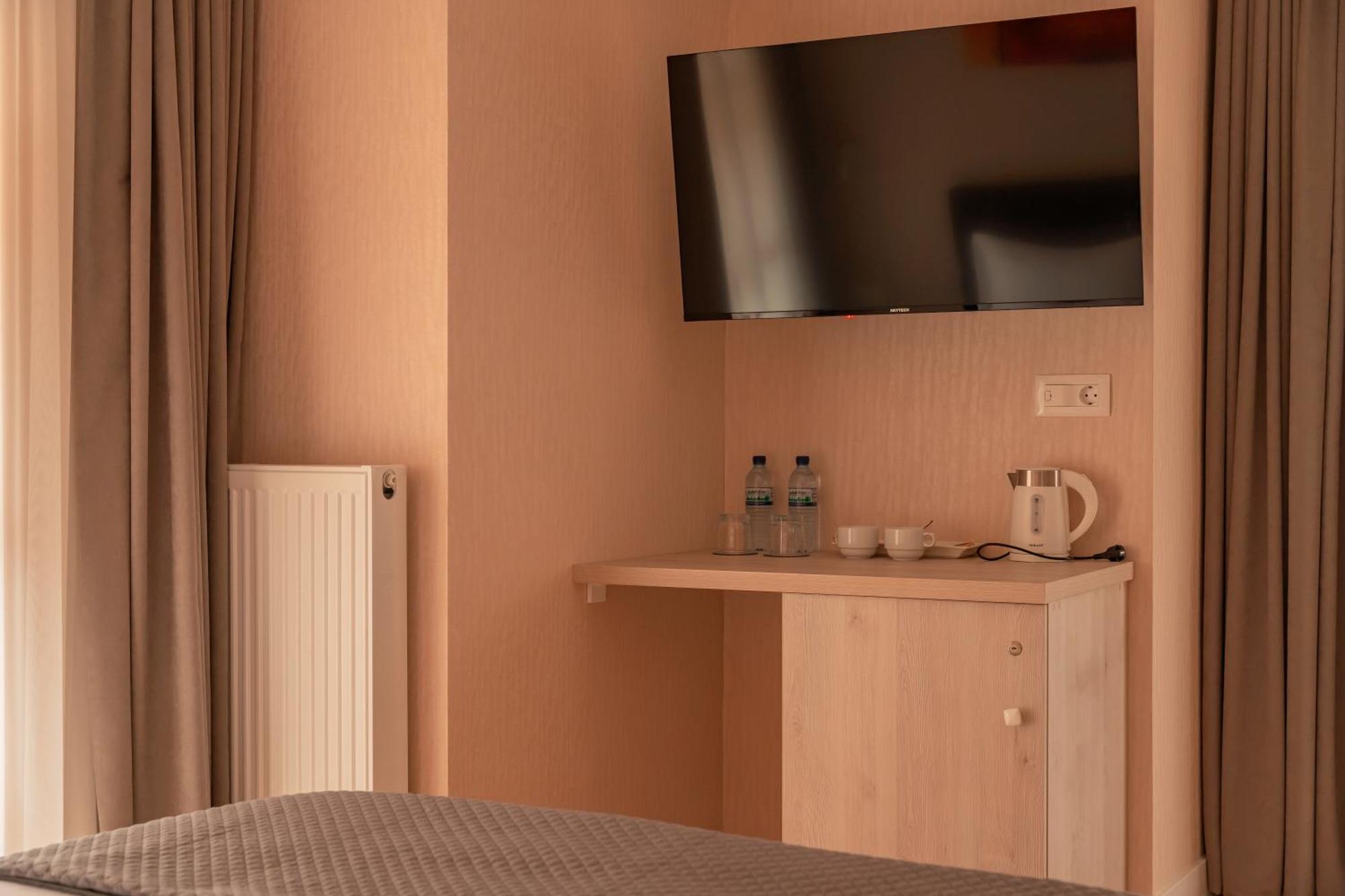 Hotel Well Inn Тбилиси Екстериор снимка