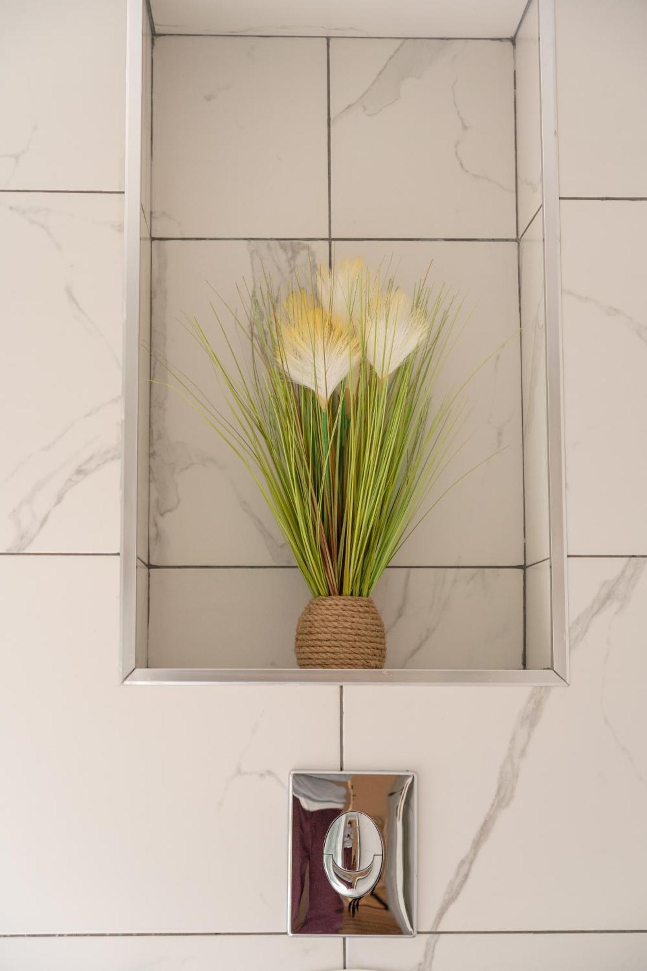 Hotel Well Inn Тбилиси Екстериор снимка