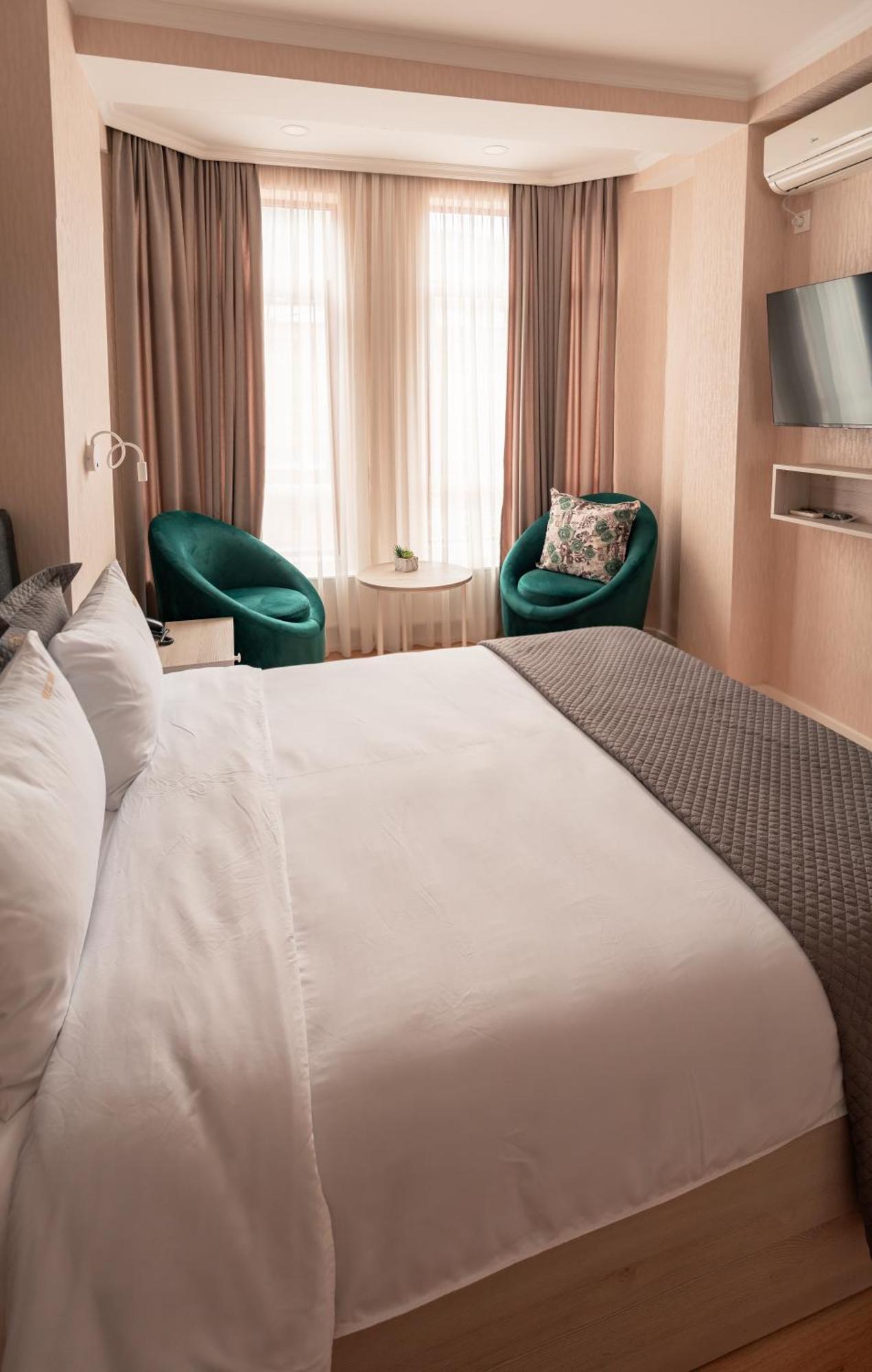 Hotel Well Inn Тбилиси Екстериор снимка