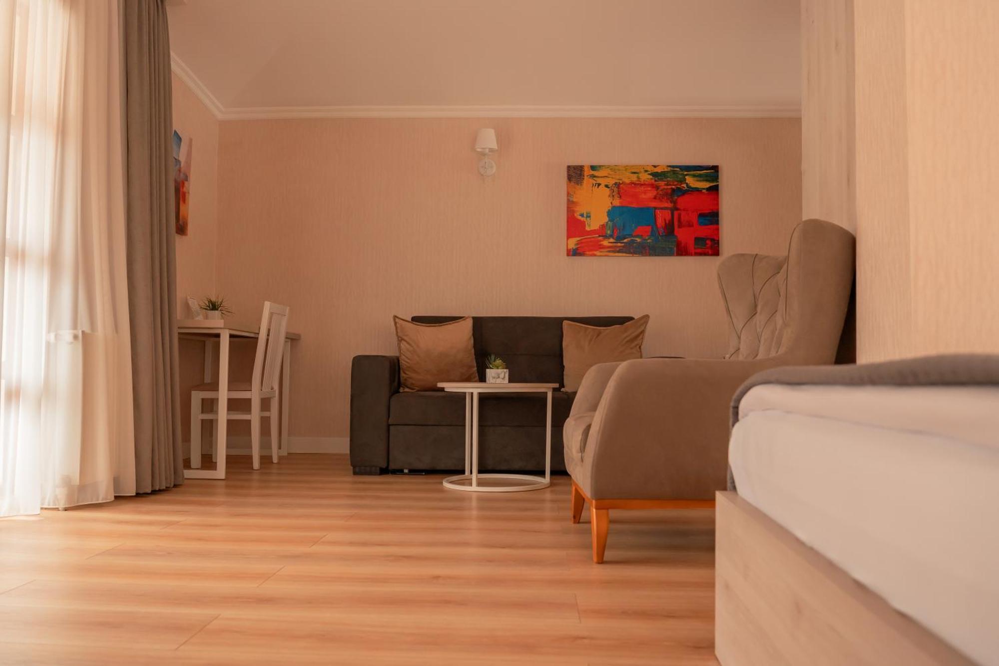 Hotel Well Inn Тбилиси Екстериор снимка