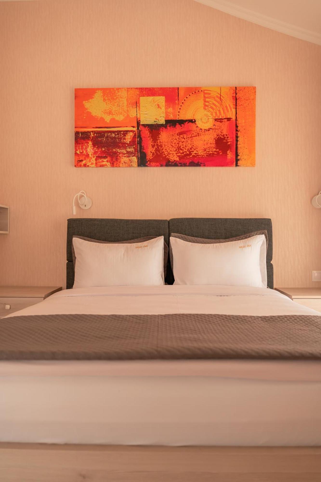 Hotel Well Inn Тбилиси Екстериор снимка