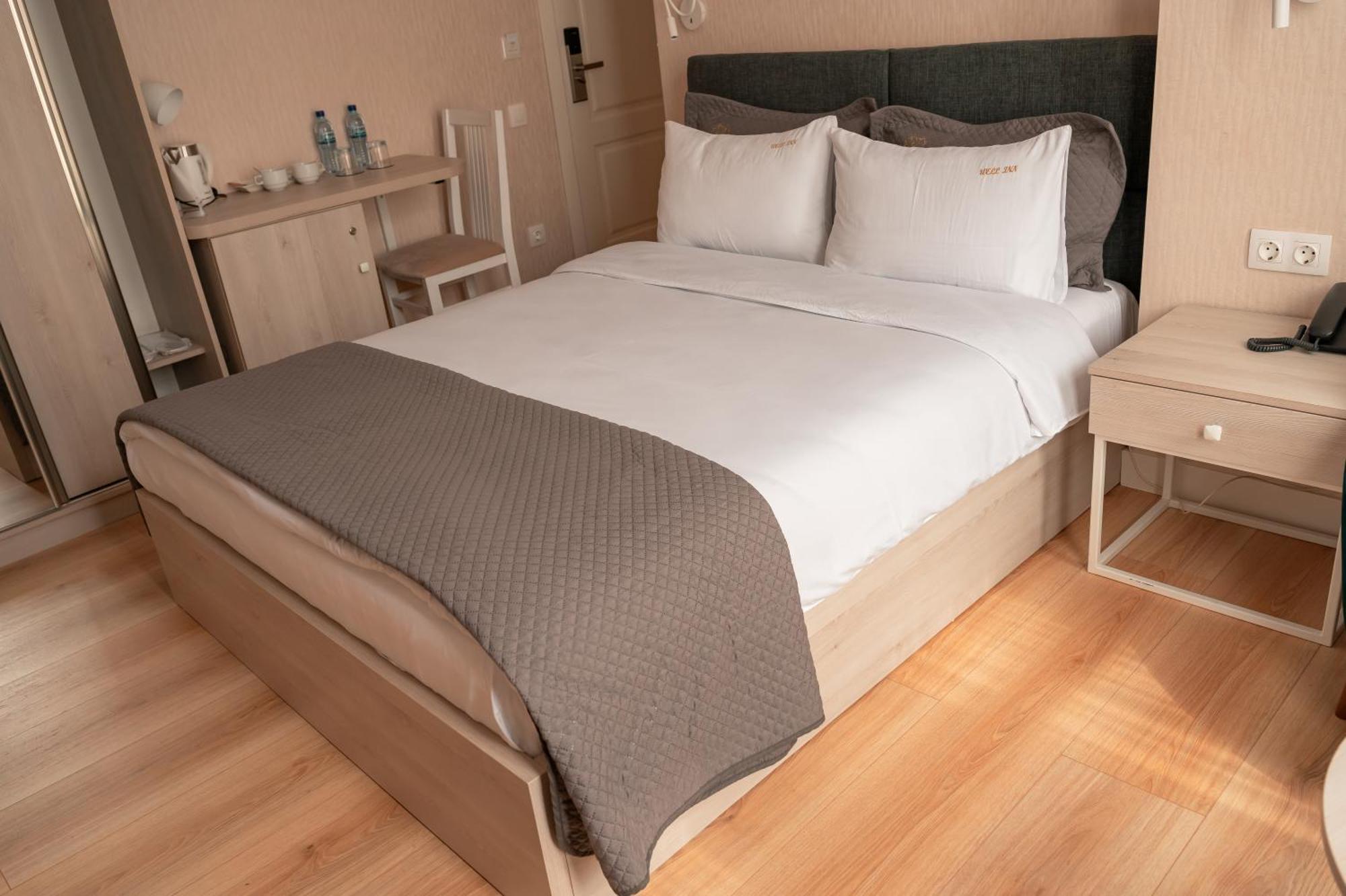Hotel Well Inn Тбилиси Екстериор снимка