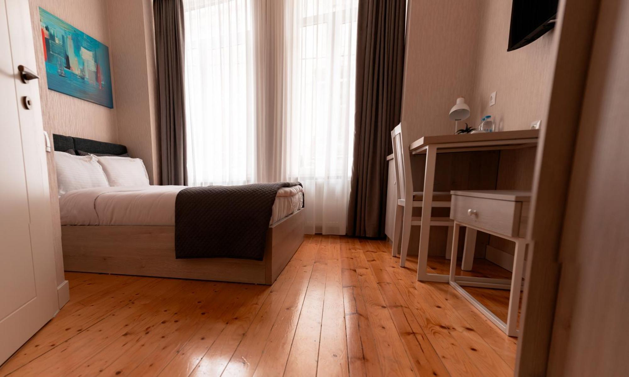 Hotel Well Inn Тбилиси Екстериор снимка