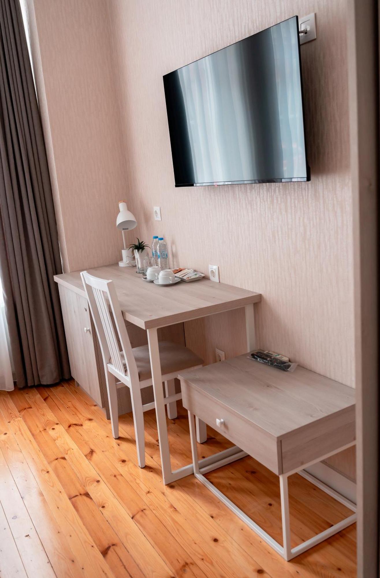 Hotel Well Inn Тбилиси Екстериор снимка