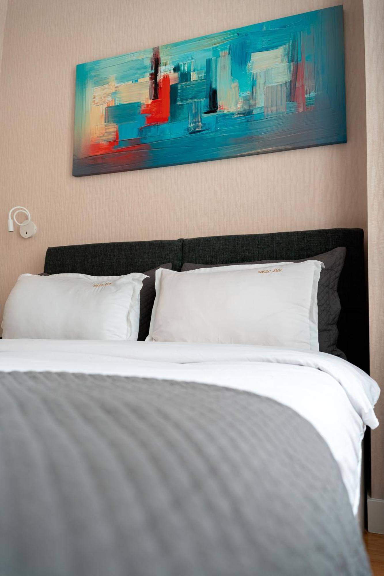 Hotel Well Inn Тбилиси Екстериор снимка