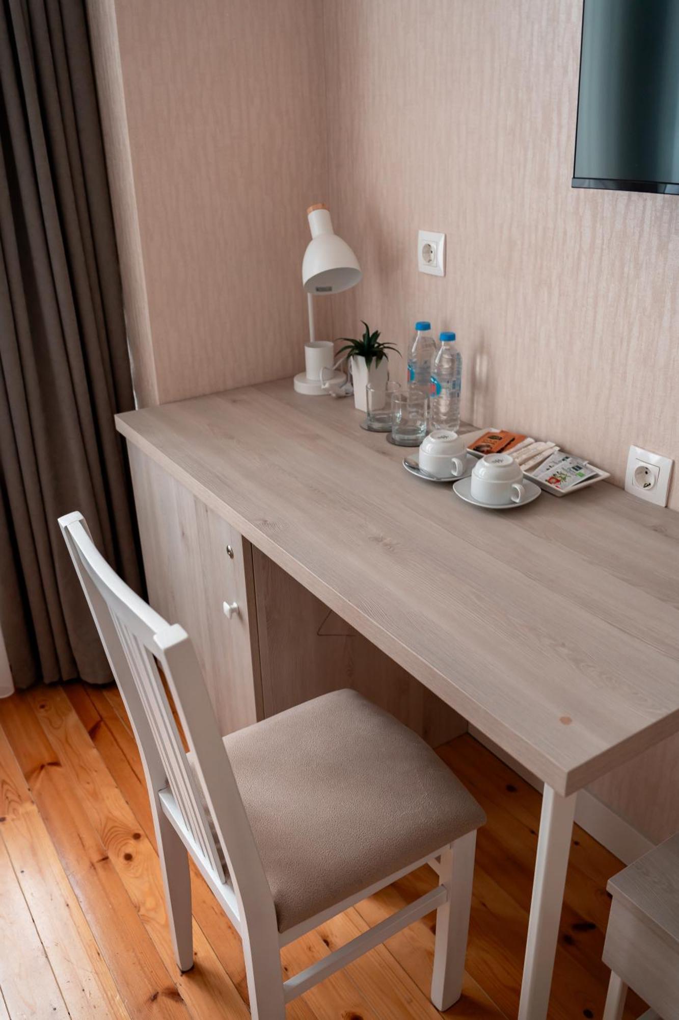 Hotel Well Inn Тбилиси Екстериор снимка