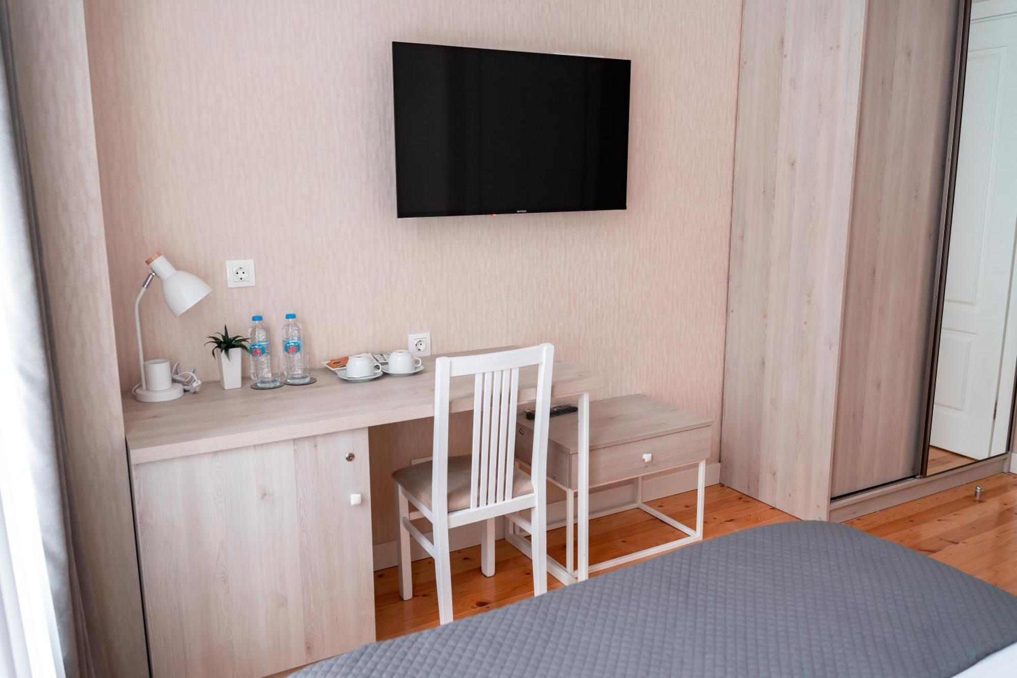 Hotel Well Inn Тбилиси Екстериор снимка
