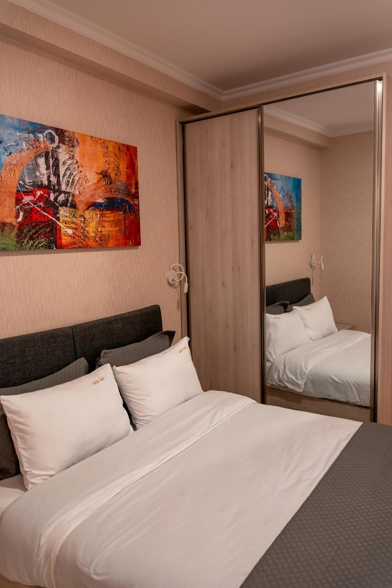 Hotel Well Inn Тбилиси Екстериор снимка