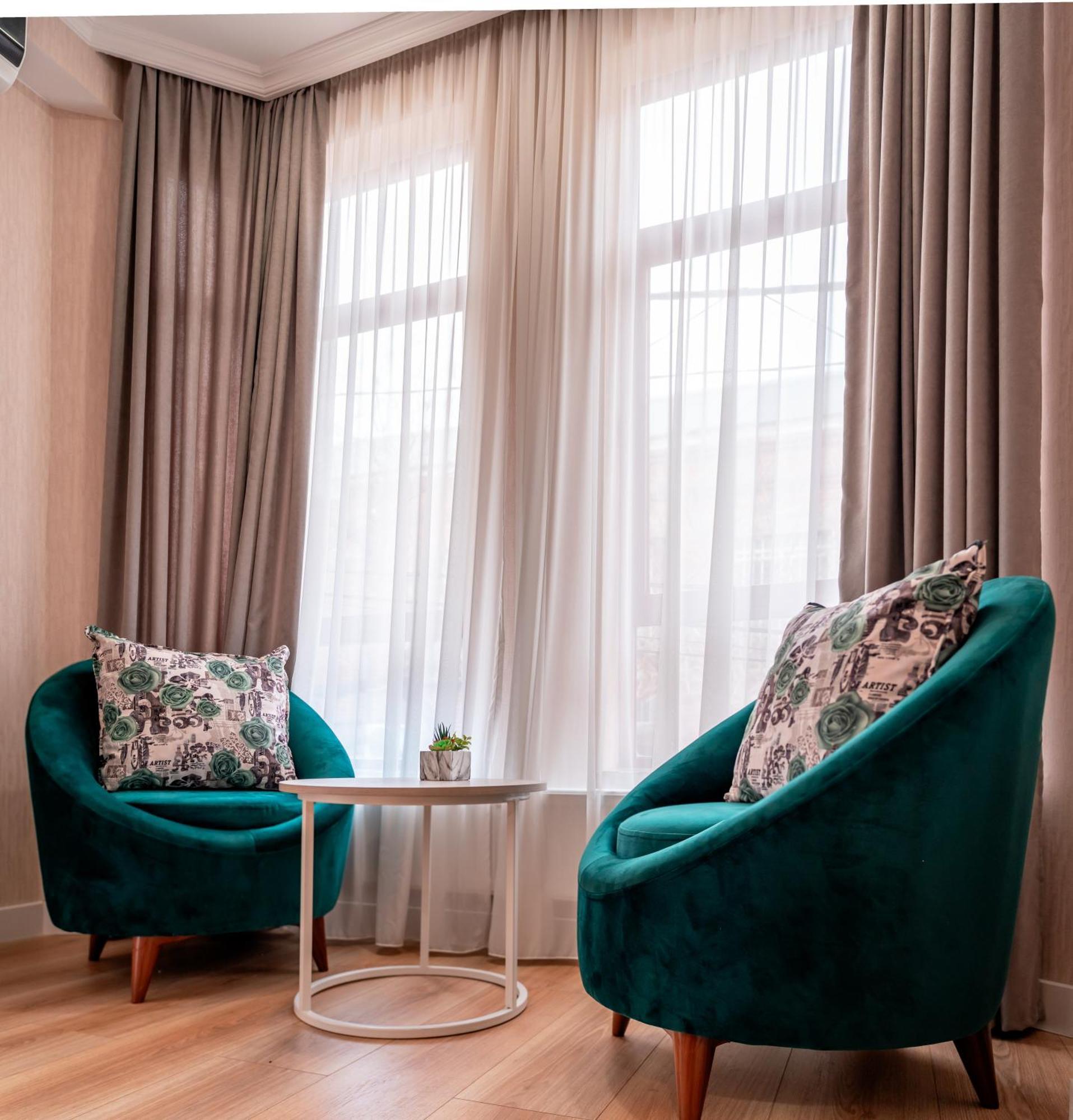Hotel Well Inn Тбилиси Екстериор снимка