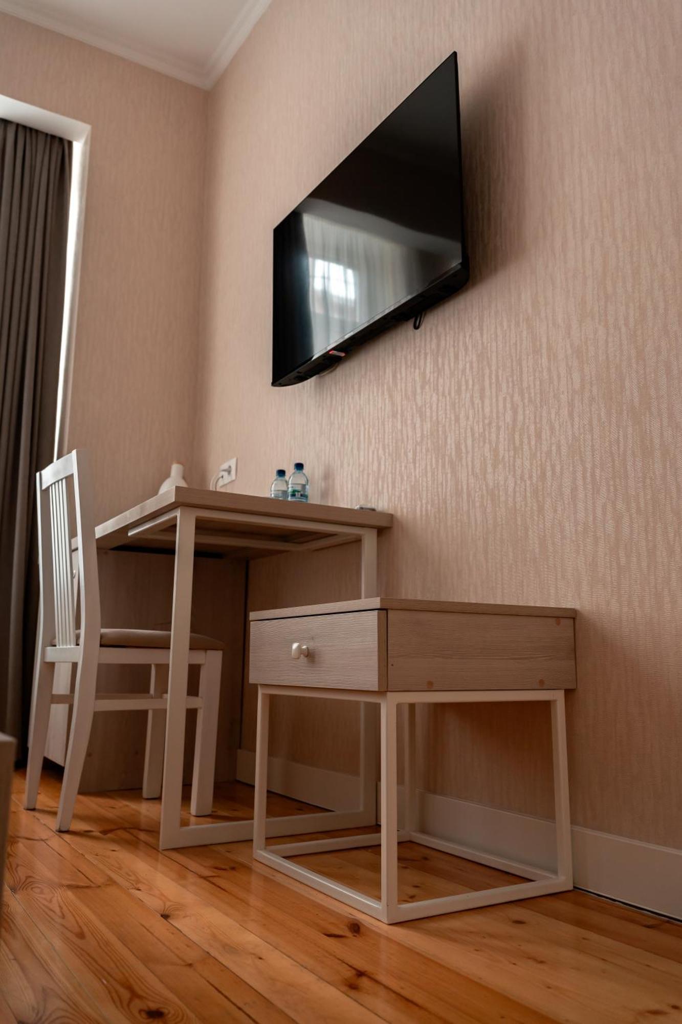 Hotel Well Inn Тбилиси Екстериор снимка