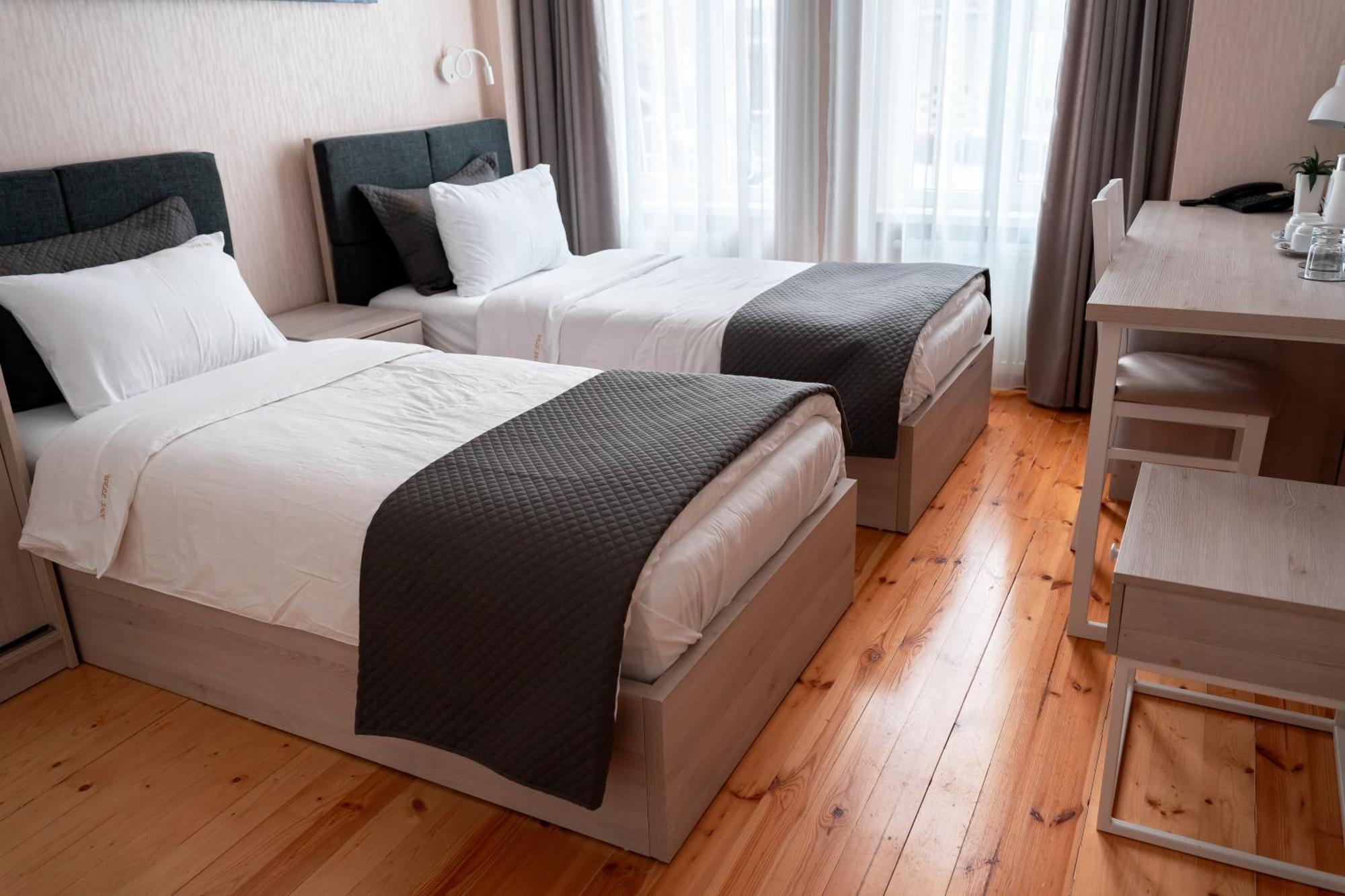 Hotel Well Inn Тбилиси Екстериор снимка