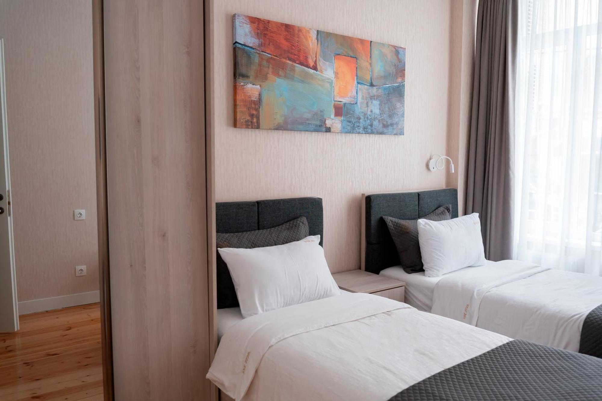 Hotel Well Inn Тбилиси Екстериор снимка